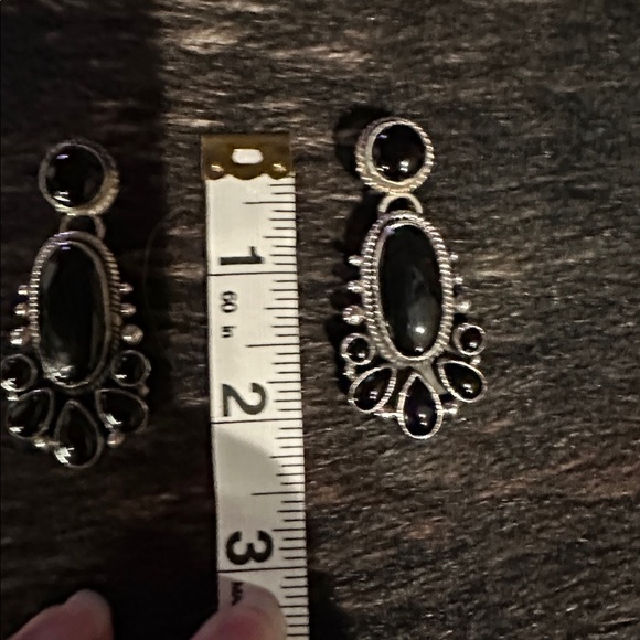 Elegant Black and Sterling Silver Earrings - Picture 4 of 4